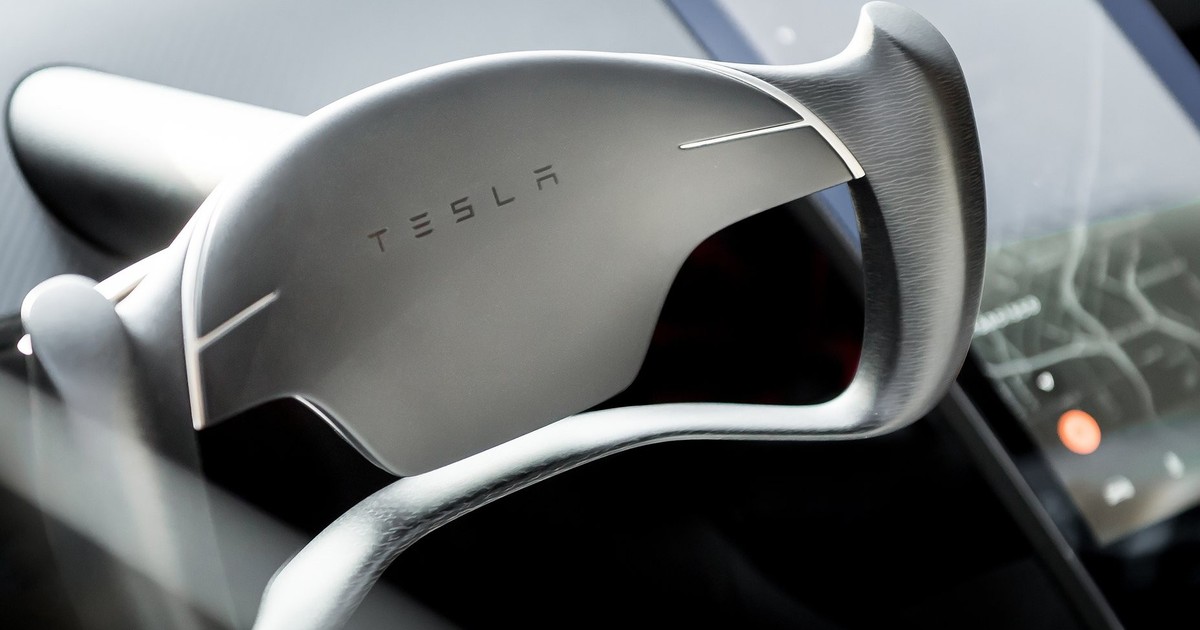 Wolant w kabinie Tesli Roadster Concept