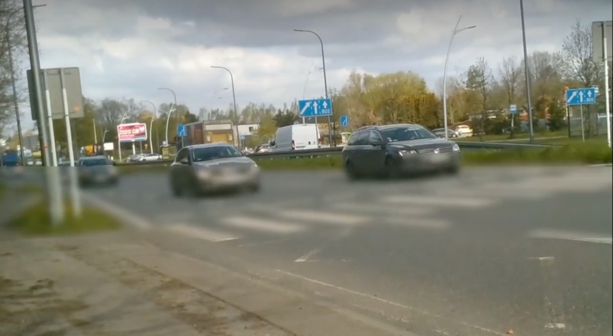 Wyprzedzasz i nawet o tym nie wiesz. Policjanci dają co najmniej 1500 zł mandatu i 15 punktów karnych
