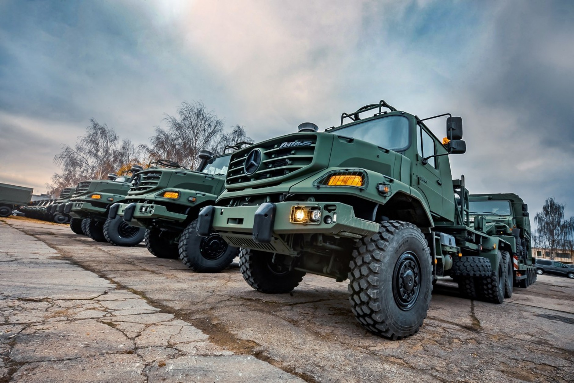 Wojskowy ciągnik Mercedes-Benz Zetros - Siły Zbrojne Litwy zakupiły identyczne pojazdy, jak Siły Zbrojne RP