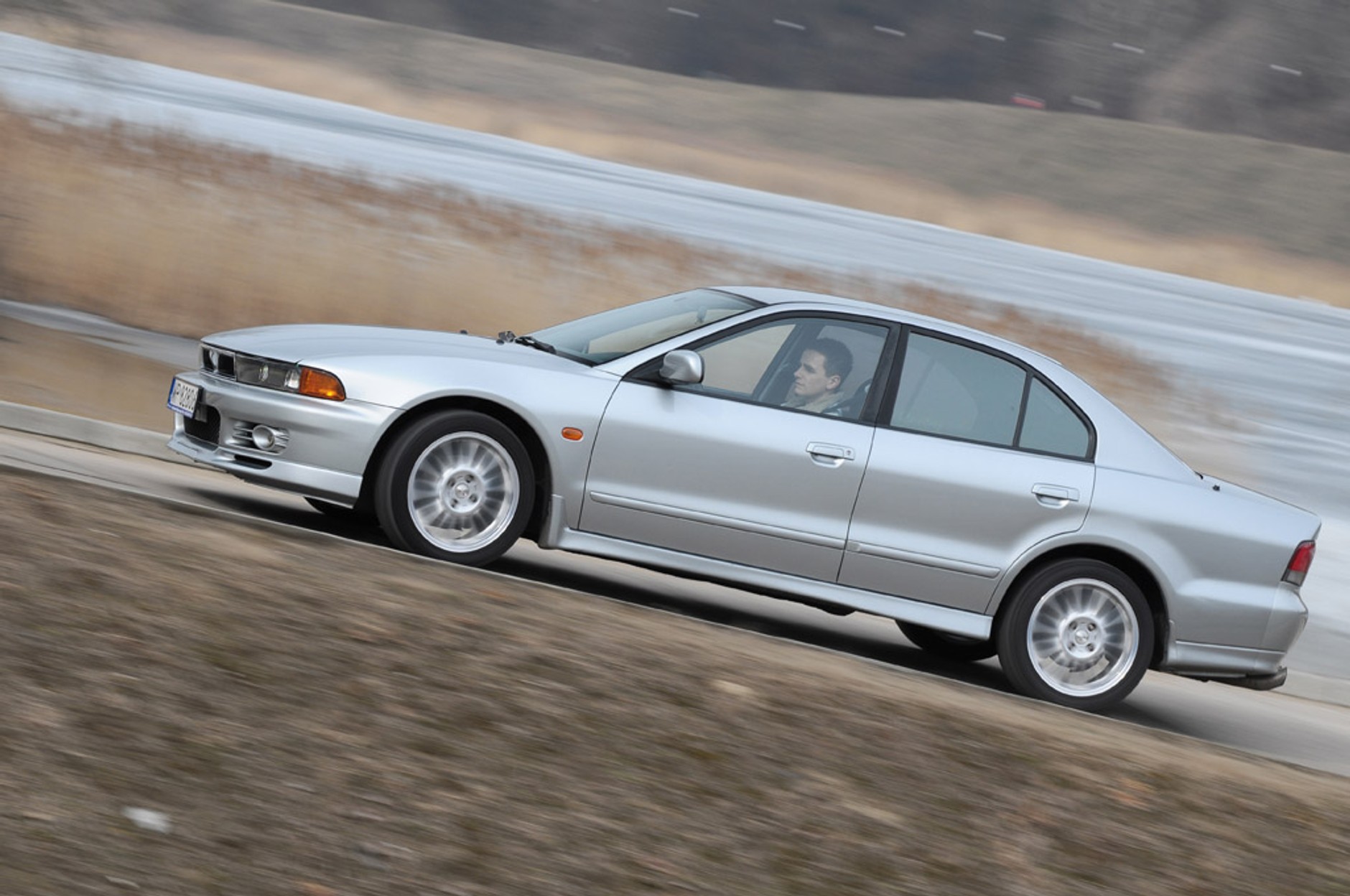 Mitsubishi Galant: Zadziorny elegant