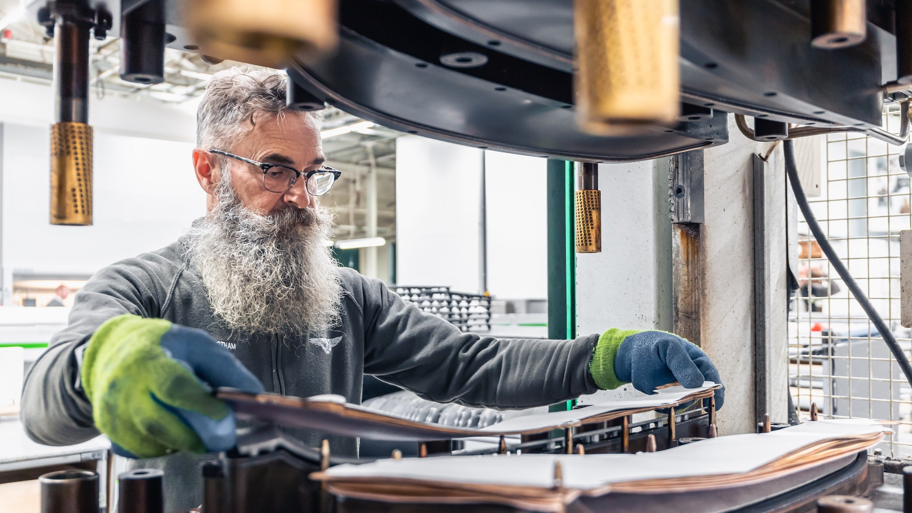 Fabryka Bentleya w Crewe – obróbka drewna, produkcja forniru