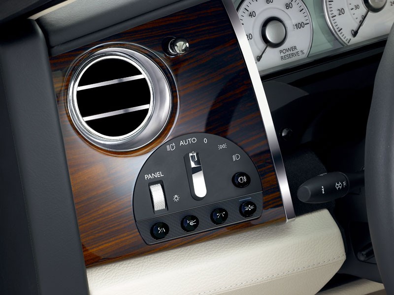 IAA Frankfurt 2009: Rolls-Royce Ghost - nowa rodzina w fotogalerii