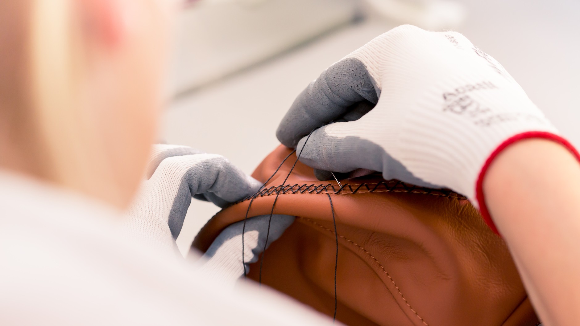 Fabryka Bentleya w Crewe – obróbka skóry, produkcja tapicerki