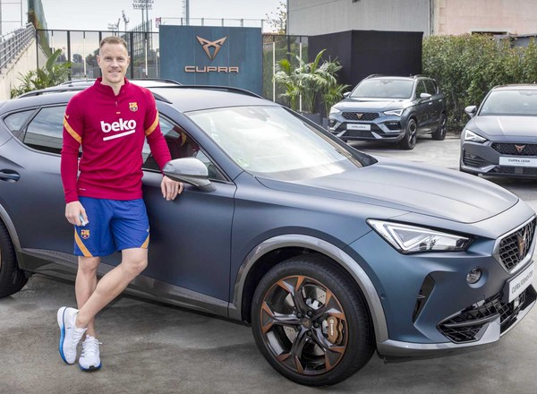 Nowe auta piłkarzy FC Barcelony - Cupra w miejsce Audi