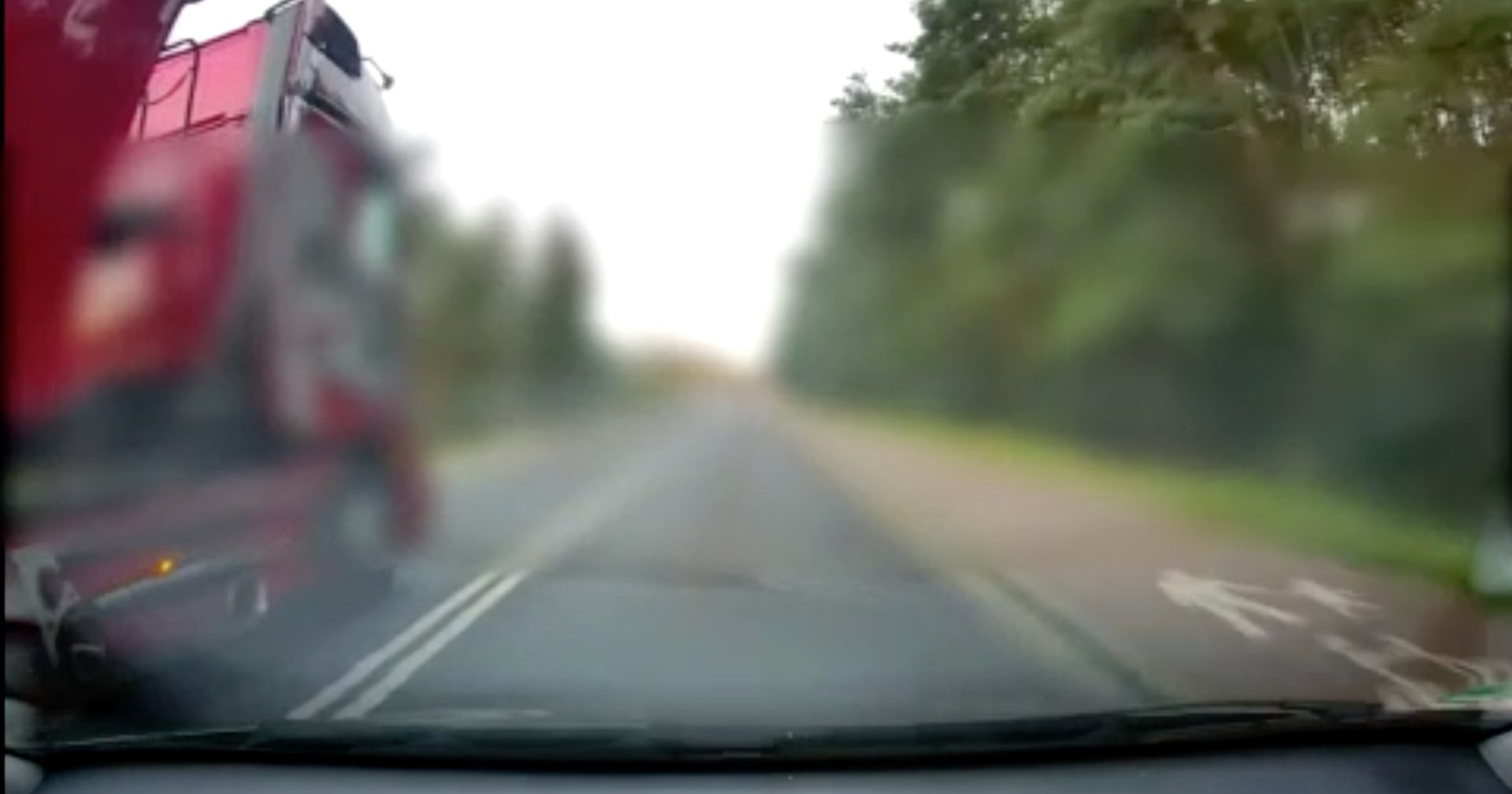 Policjant nagrał wyczyny kierowcy, który jadąc tą samą ciężarówką w odstępie kilku dni popełnił szereg wykroczeń