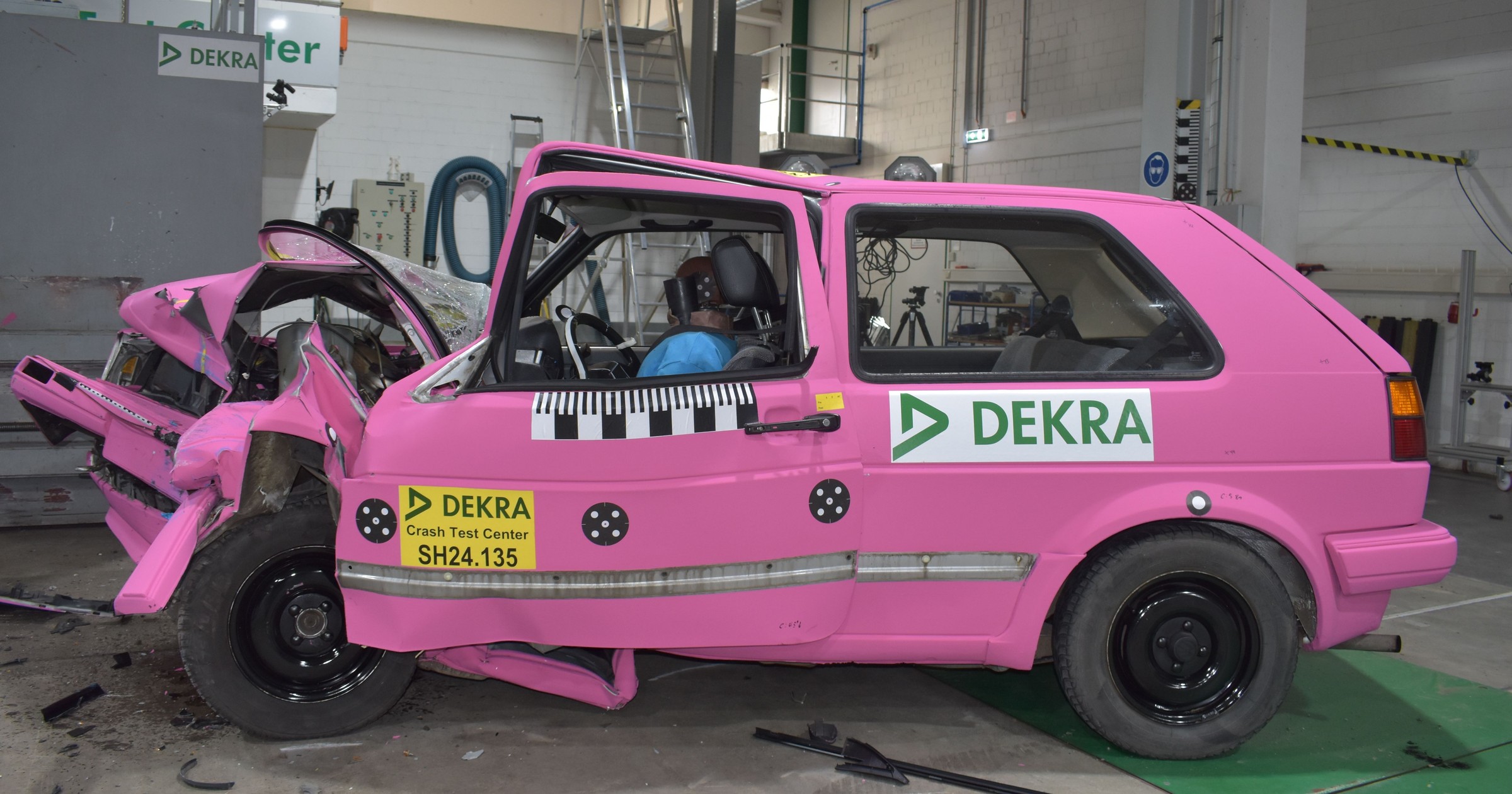 VW Golf II w teście zderzeniowym Dekry