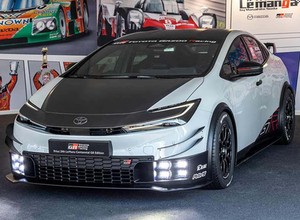 Piekło zamarzło. Dział od zadań specjalnych przygotował wyczynową Toyotę Prius