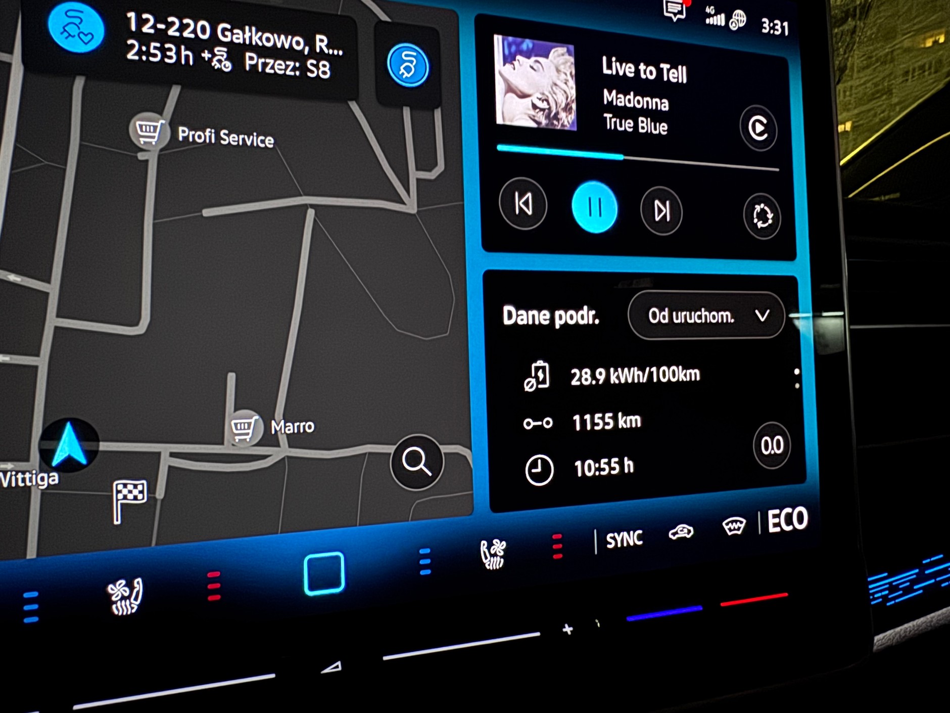 Zużycie energii po pokonaniu trasy ze Stuttgartu do Warszawy. Po drodze temperatura spadła do -18 st C