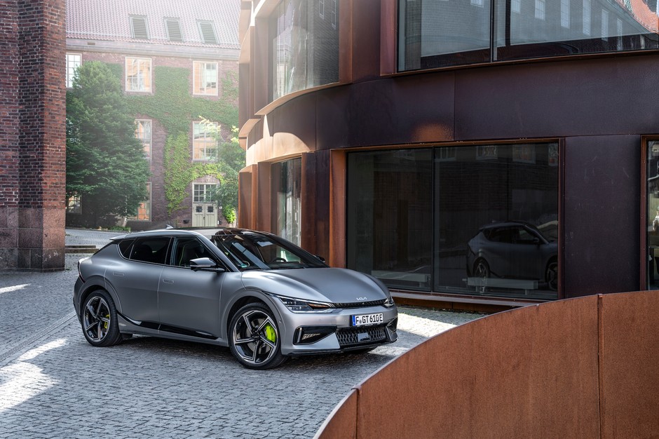 Standardowo wersja GT porusza się na 21-calowych alufelgach z oponami Michelin Pilot Sport 4S – ten zestaw zaprojektowano specjalnie do tej wersji EV6