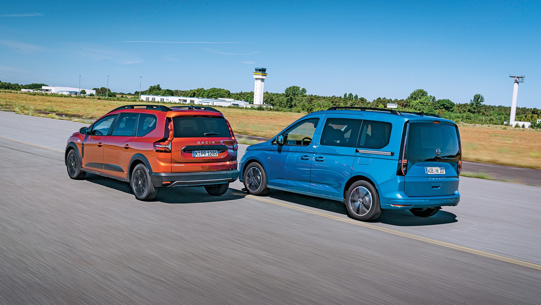 Dacia Jogger kontra Volkswagen Caddy - podwyższone kombi czy kombivan?
