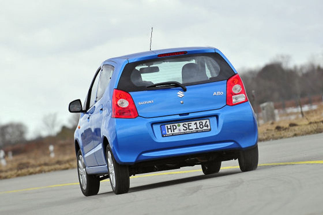 Suzuki Alto 1.0 Comfort: segment A, 1,0 l benzyna (68 KM), droga hamowania w teście: 43,8 metrów.