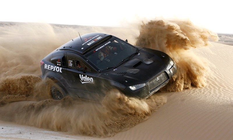 Mitsubishi: Racing Lancer na salonie w Paryżu (pierwsze zdjęcia)