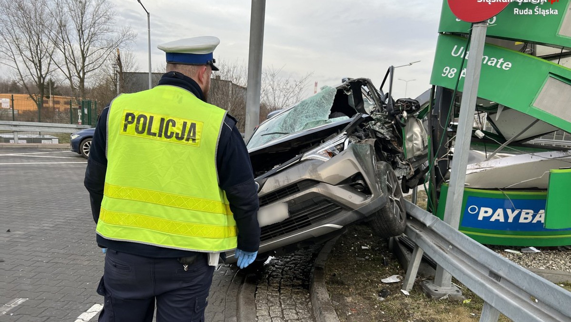 Pijany kierowca ucieczkę zakończył na stacji paliw