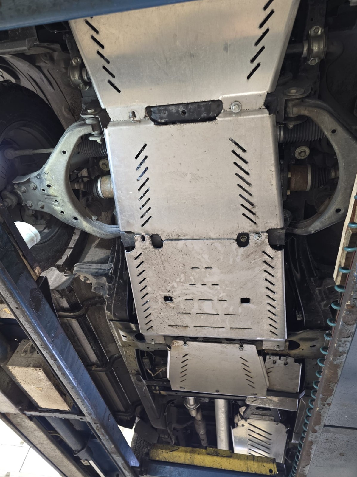 Isuzu D-Max pana Jacka – zdjęcia z oględzin rzeczoznawcy