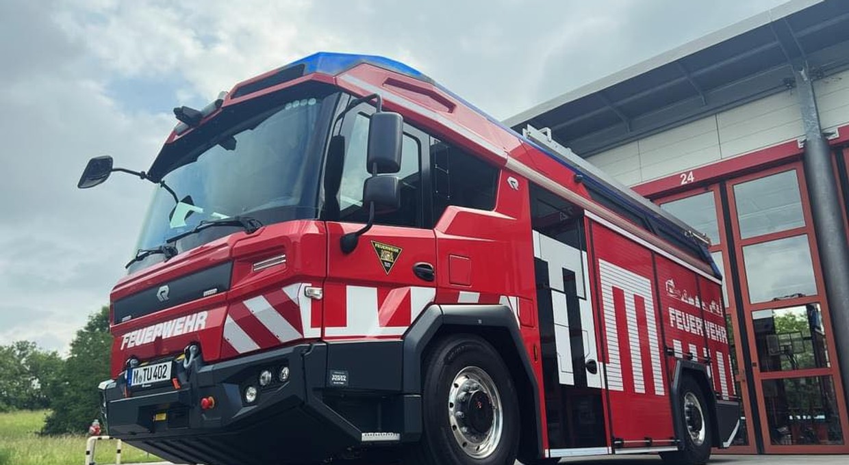 Strażacy przetestowali... elektryczne wozy. Wyniki okazały się więcej niż zaskakujące