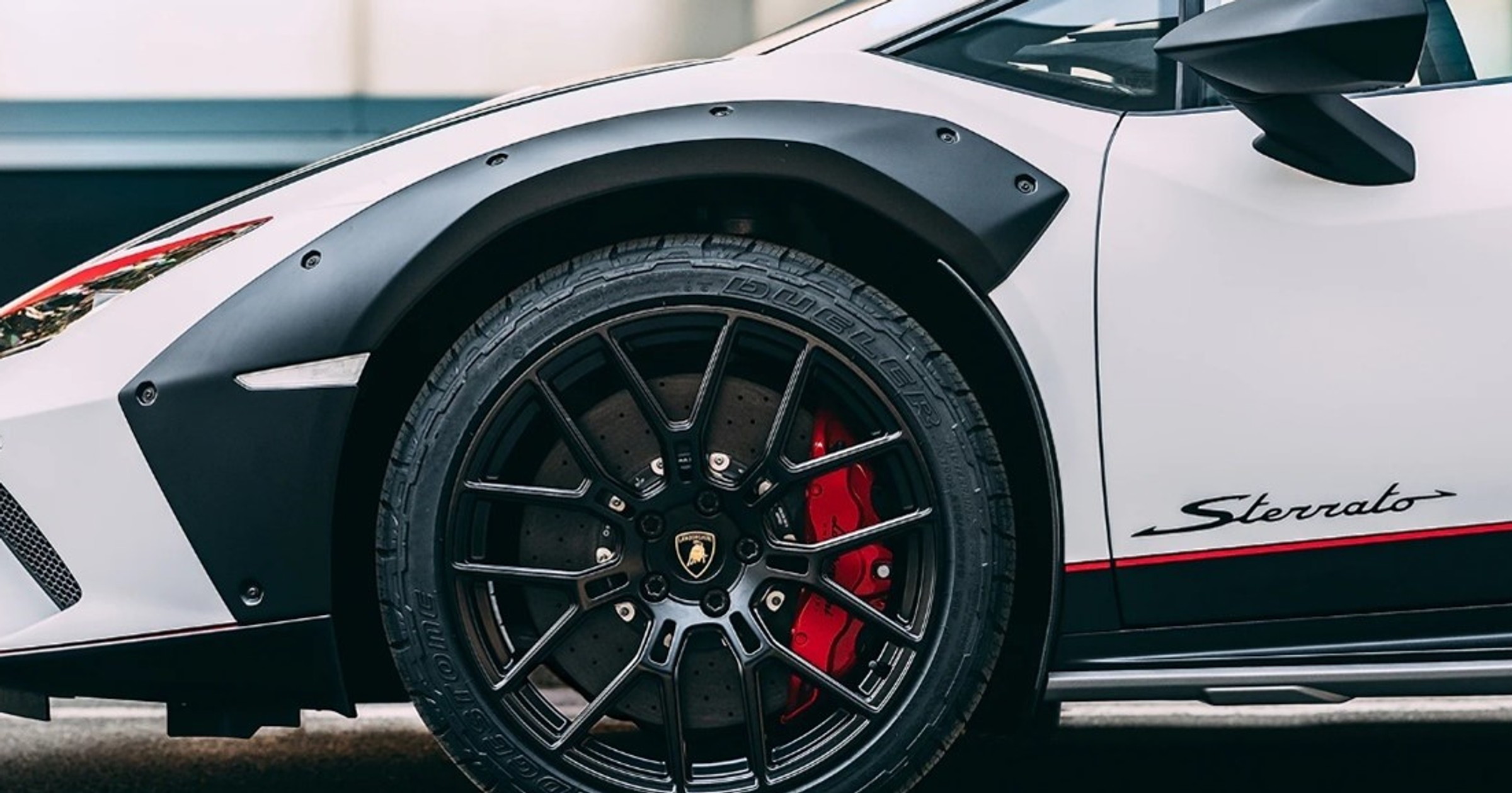 Lamborghini Huracan Sterrato z oponami Bridgestone