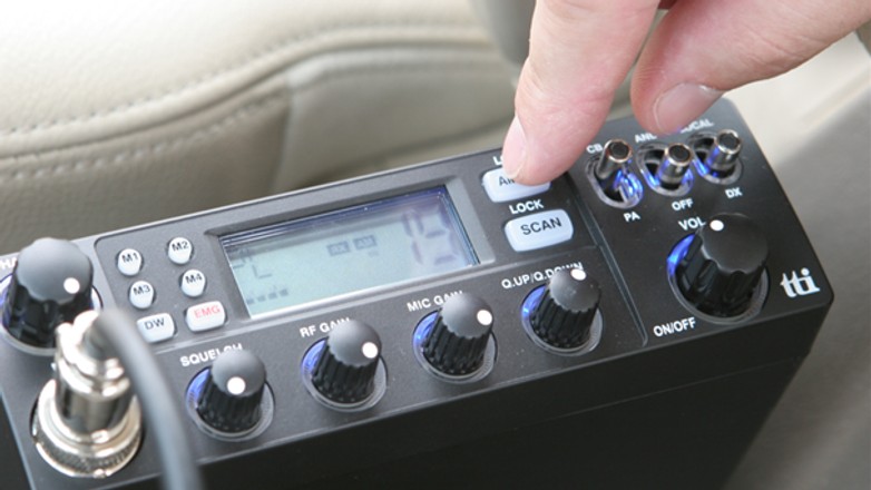 Wszystko o CB-radiach. Dowiedz się jak je wybrać, zamontować i dostroić!