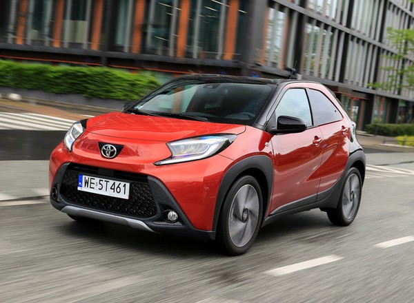 Czy udało się miejskiego hatchbacka zmienić w crossovera? Test nowej Toyoty Aygo X