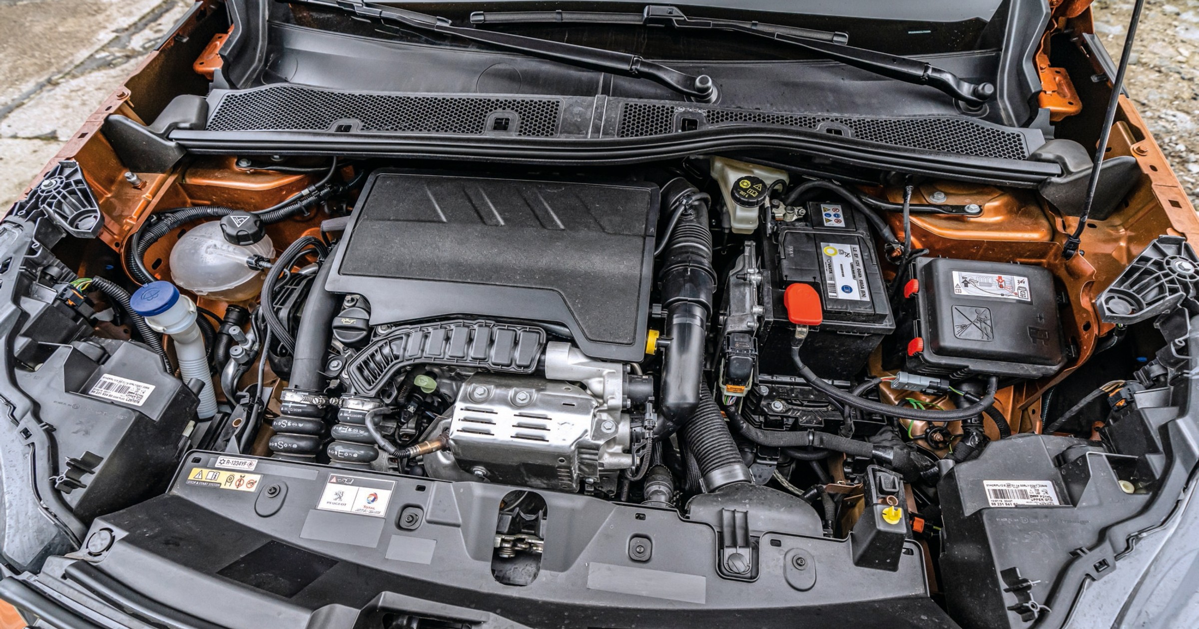 Peugeot 2008 1.2 PureTech - silnik