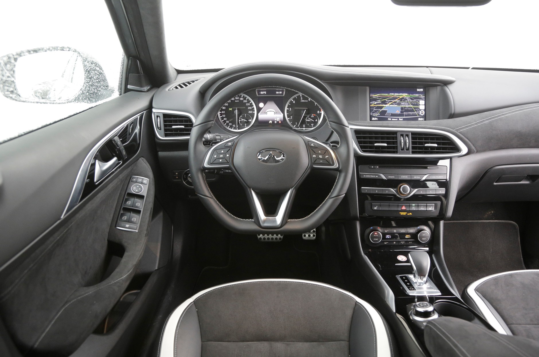 Infiniti Q30S: Japończyk, który skradł show Mercedesowi