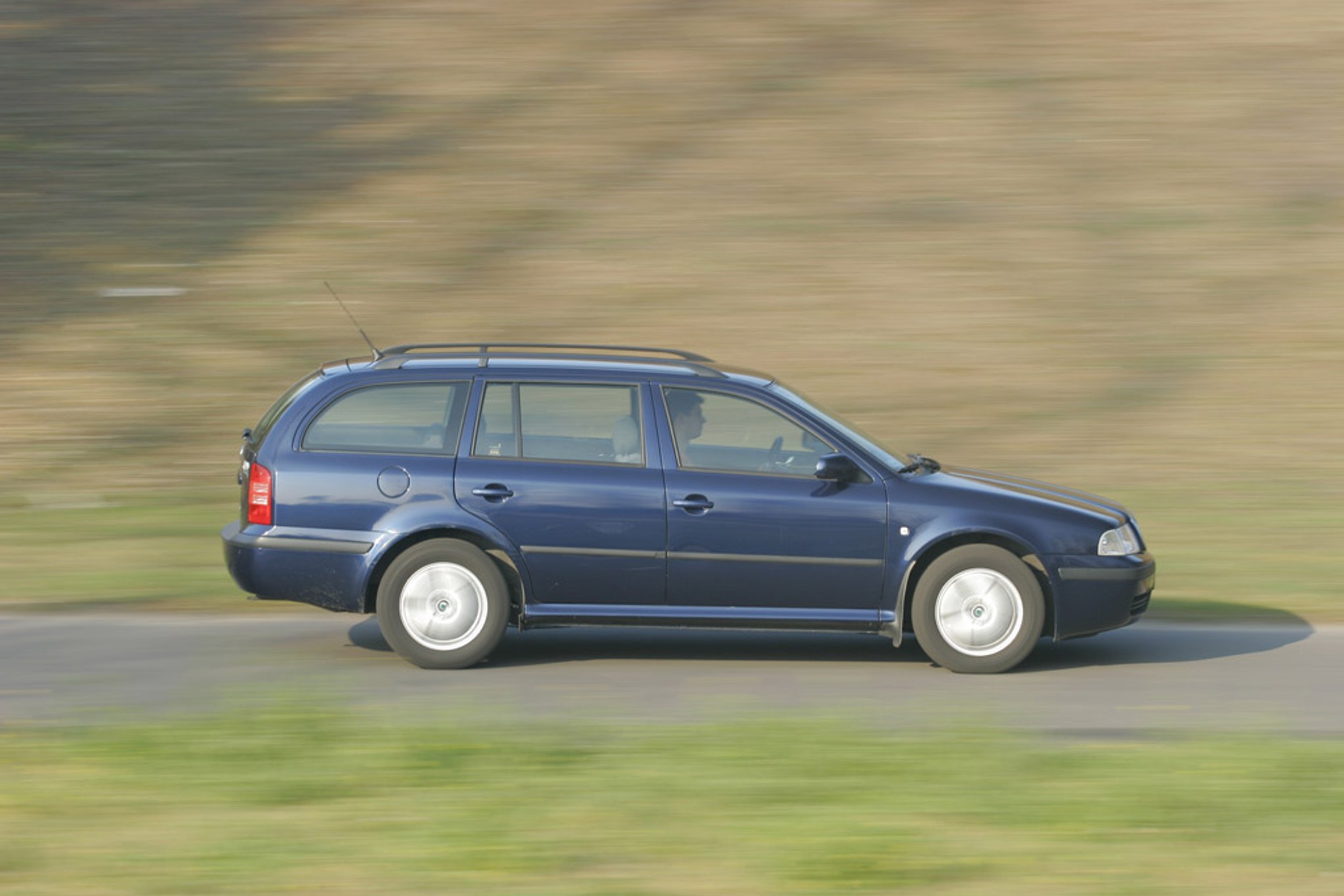 Szukamy auta za kilka tysięcy złotych. Najlepsze oferty z rynku aut używanych