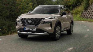 Za kierownicą nowego X-Traila. Tak jeździ topowy SUV Nissana
