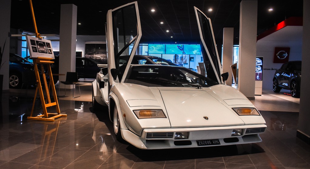 Słynne Lamborghini Countach w salonie w Radomiu