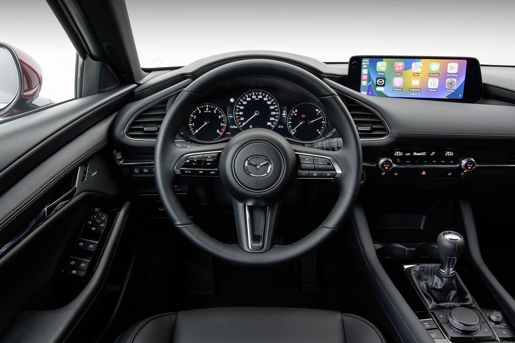 Mazda M 3 Hybrid wnętrze
