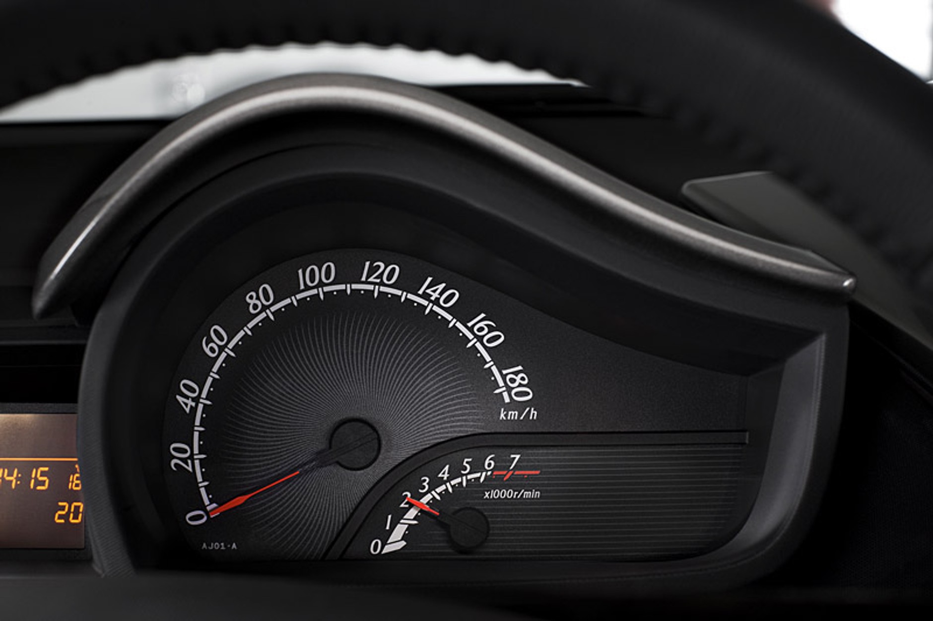 Toyota iQ: sześć nowinek technicznych zwiększających kabinę pasażerską