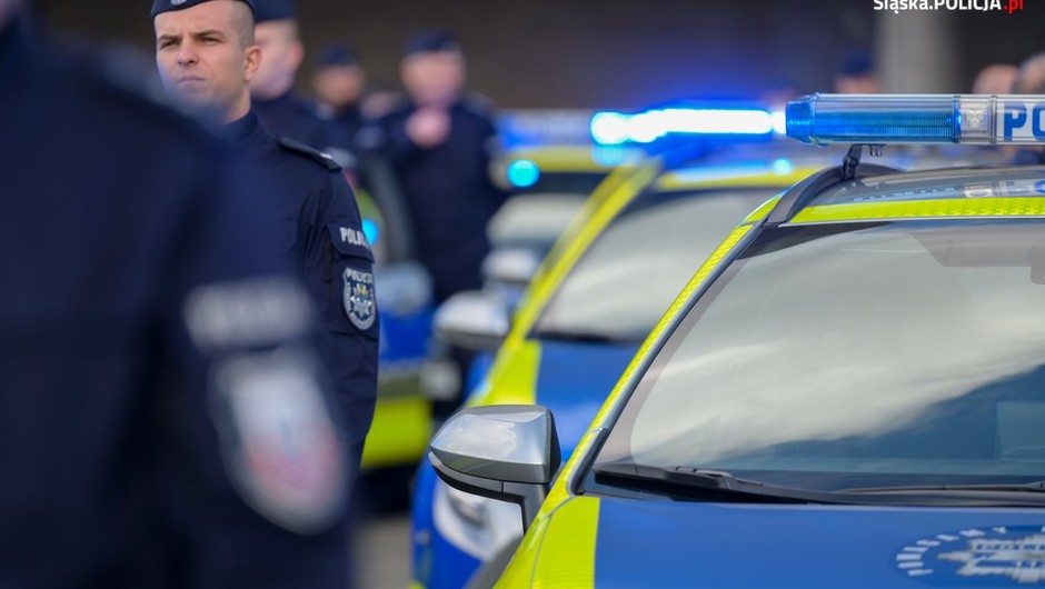 Policjanci ze Śląska dostali nowe radiowozy. Są hybrydowe