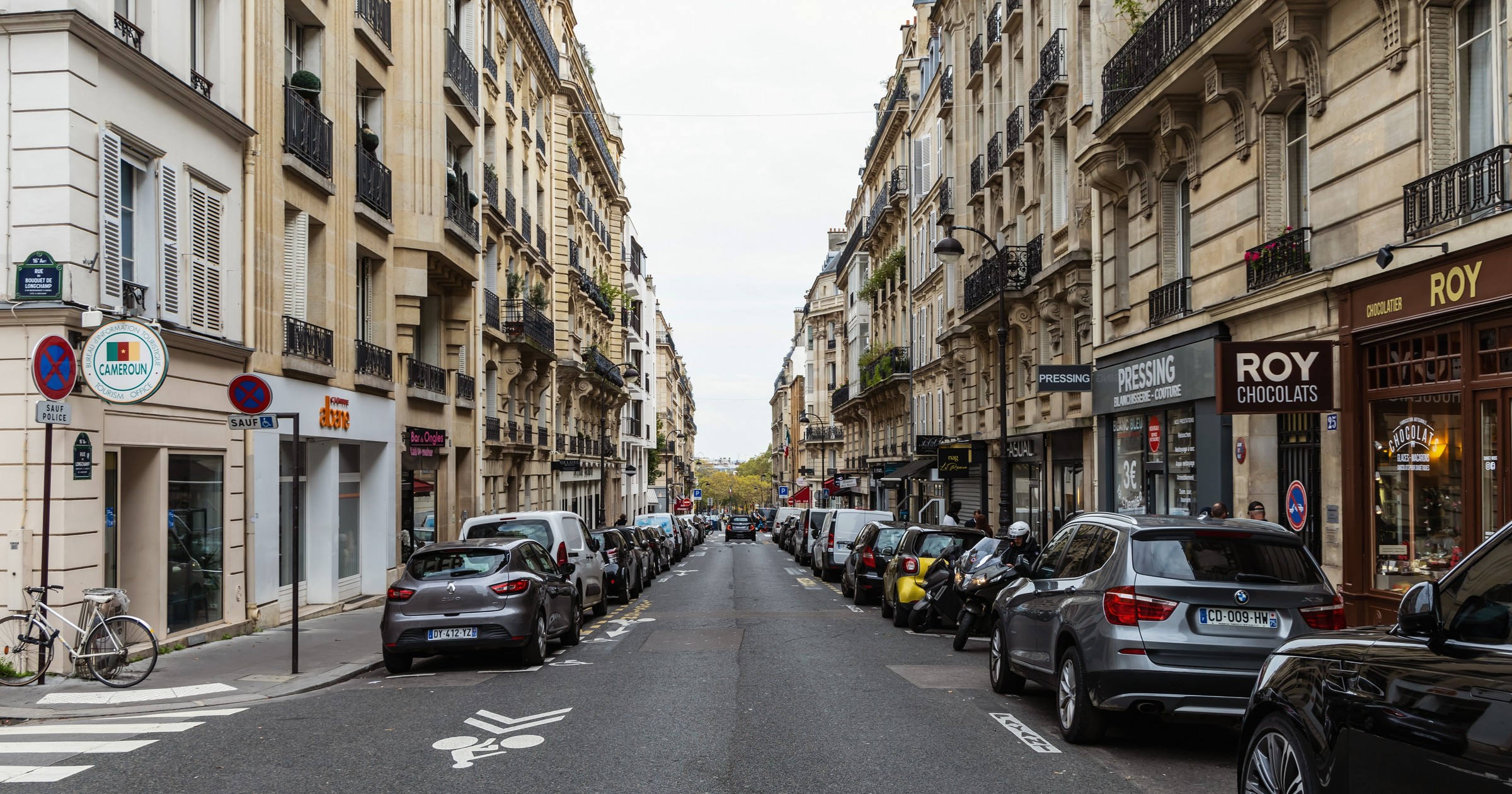 Taki widok to już rzadkość we francuskiej stolicy. Do końca roku część widocznych miejsc do parkowania zniknie