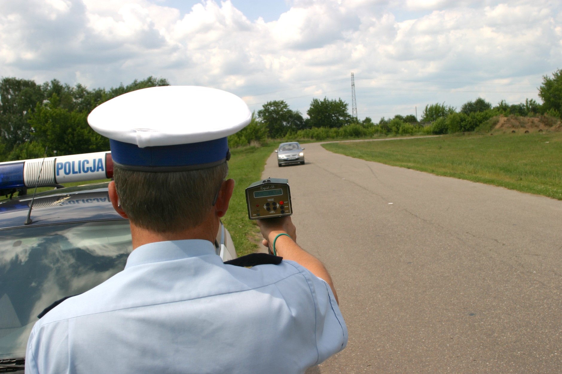 Policji przy drogach było mnóstwo, ale i tak ryzyko śmierci było w latach 90. na polskich drogach wielokrotnie wyższe niż na Zachodzie. Na szczęście, od tamtej pory dużo się zmieniło.