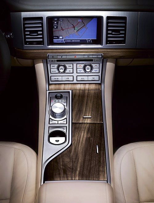 IAA Frankfurt 2007: Jaguar XF – kot ratunkowy (zdjęcia i informacje)