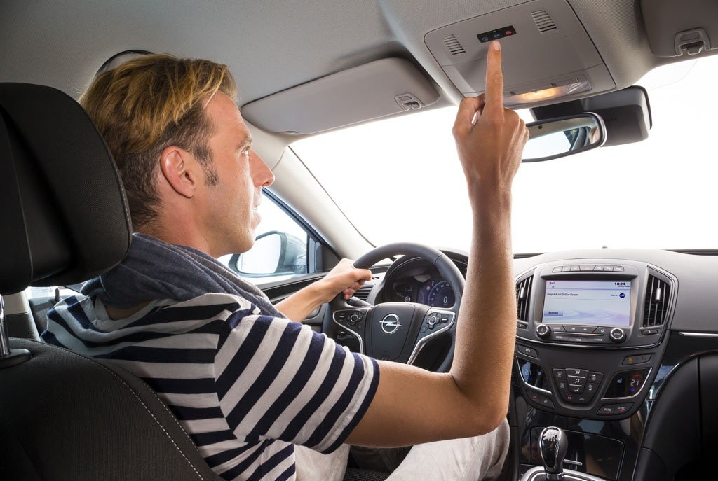 Systemy automatycznego wezwania pomocy i zdalnej diagnostyki mają więcej funkcji, o których zwykle nie widzą użytkownicy wyposażonych w nie samochodów.