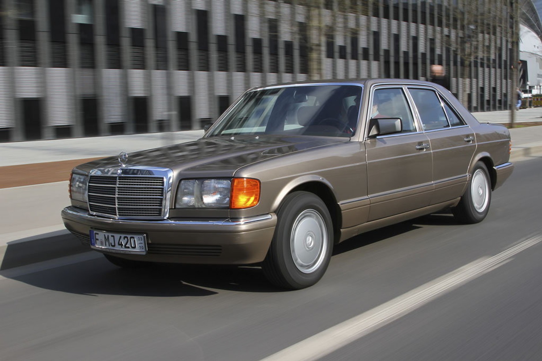 Mercedes W126 - wcale nie musi być "pięćsetka"