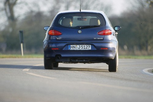 Alfa Romeo 147 1.6 kontra Audi A3 1.8 - Włoskie wyrafinowanie czy niemiecka rzeczowość?