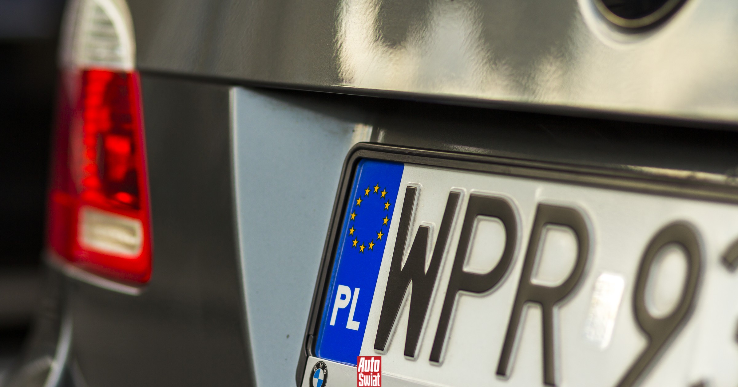 Od jutra nowe przepisy, na które kierowcy czekali od lat. Koniec "szarpania" się z tablicami
