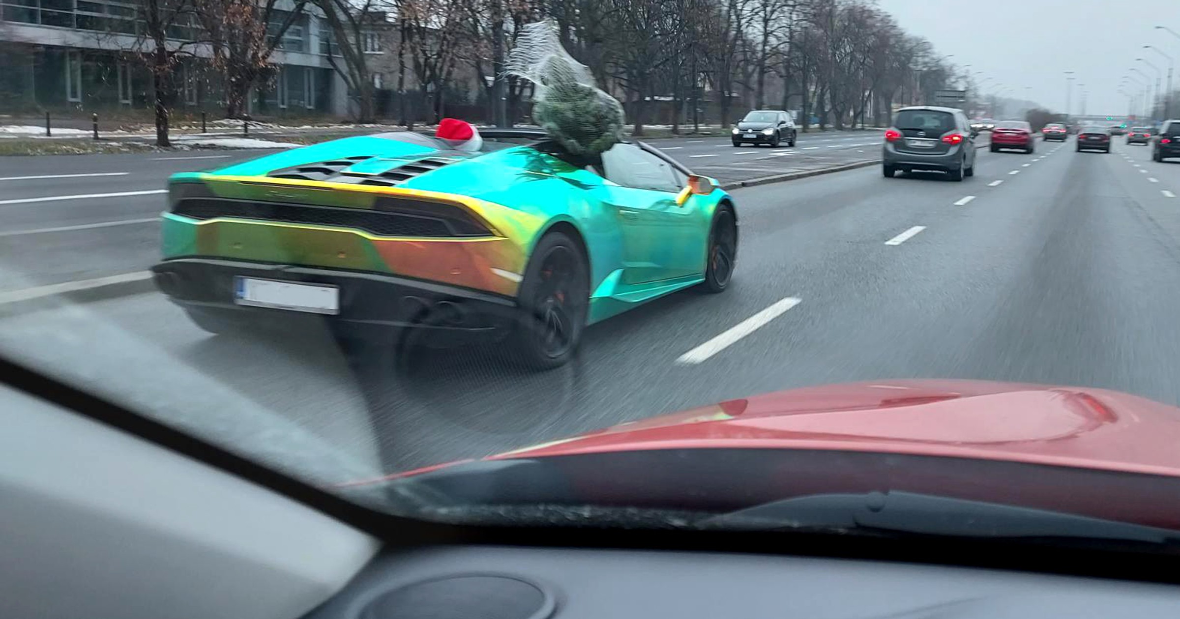 Choinka w supersamochodzie
