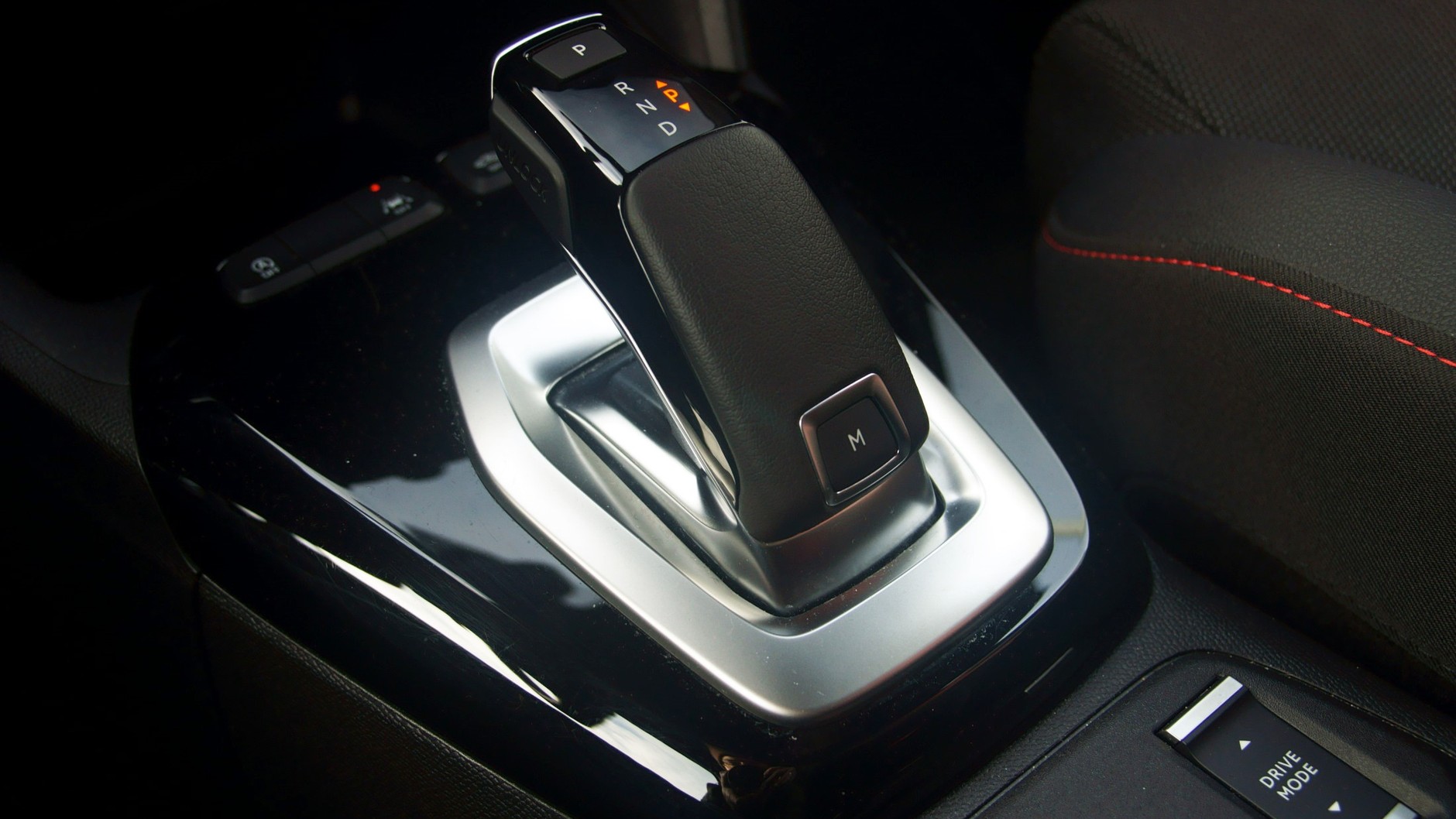 Opel Corsa – elektryk vs. spalinowiec. Który lepszy do miasta?