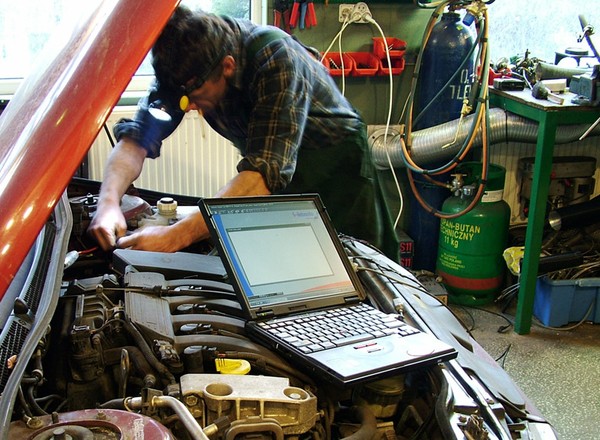 10 największych wpadek samochodowej elektroniki