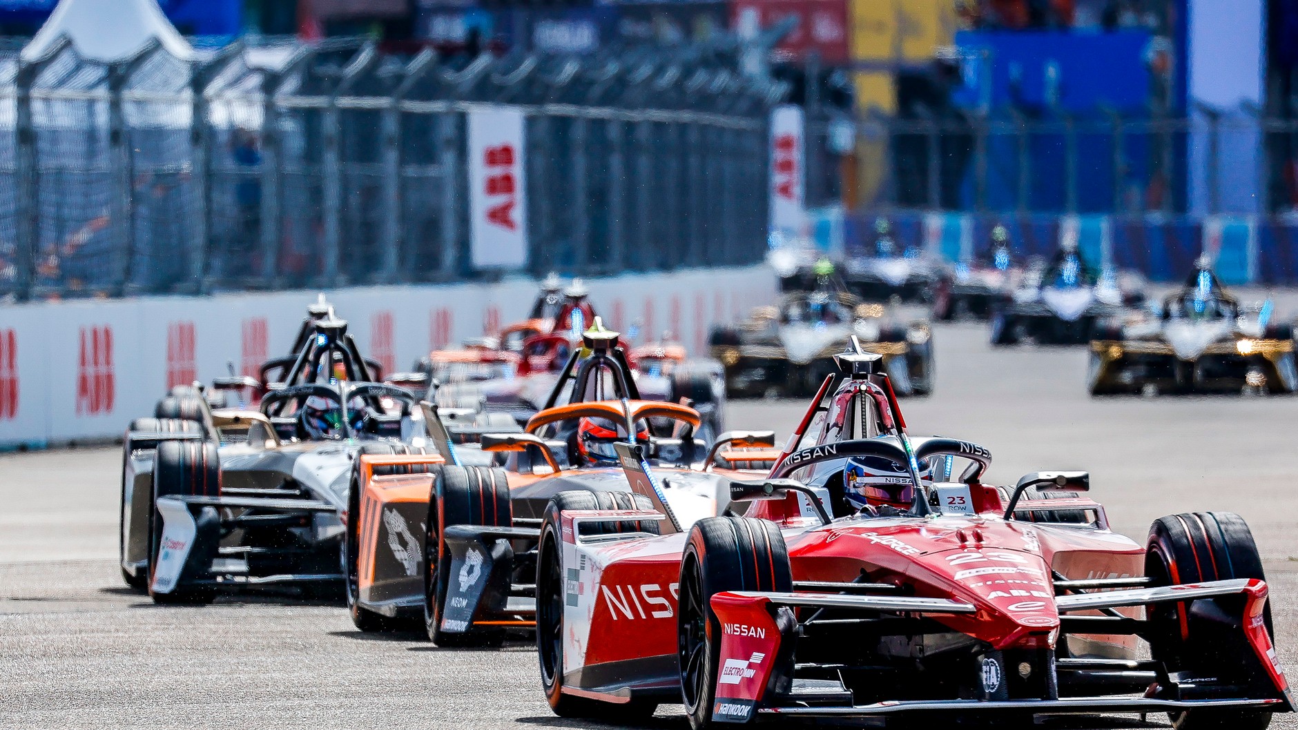 Oliver Rowland z Nissan Formula E Team zdobywa tytuł Mistrza Świata Formuły E podczas E-Prix w Berlinie