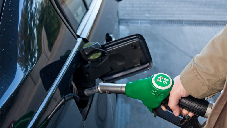 Końcówka dystrybutora benzyny pasuje do wlewu oleju napędowego!