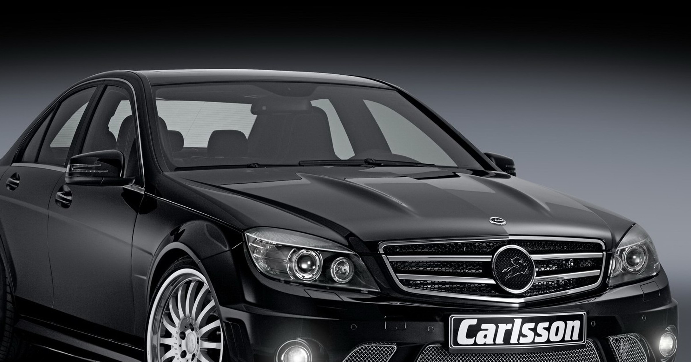 Mercedes C63 AMG - sedan na sterydach