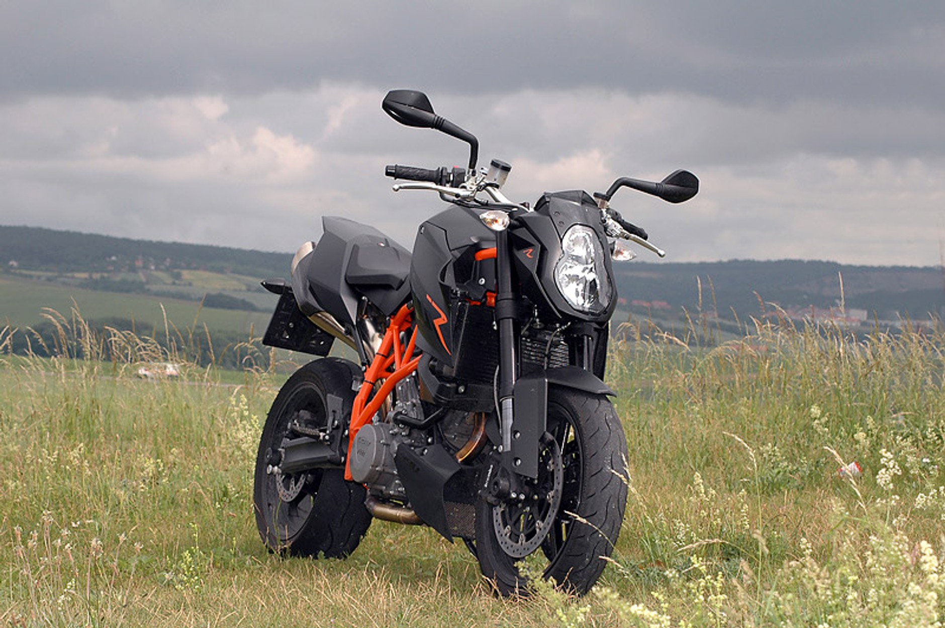 KTM 990 SuperDuke R: Ready to Race