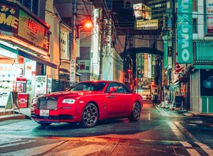 Rolls-Royce Black Badge – Tokio po godzinach
