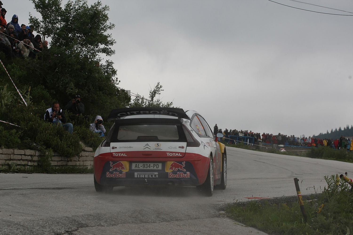 Citroën Total WRT taranuje konkurentów (galeria Rallyworld©Willy Weyens)