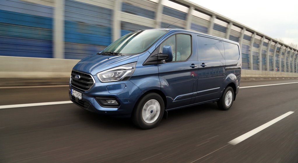 Ford Transit Custom plug-in – miejski dostawczak