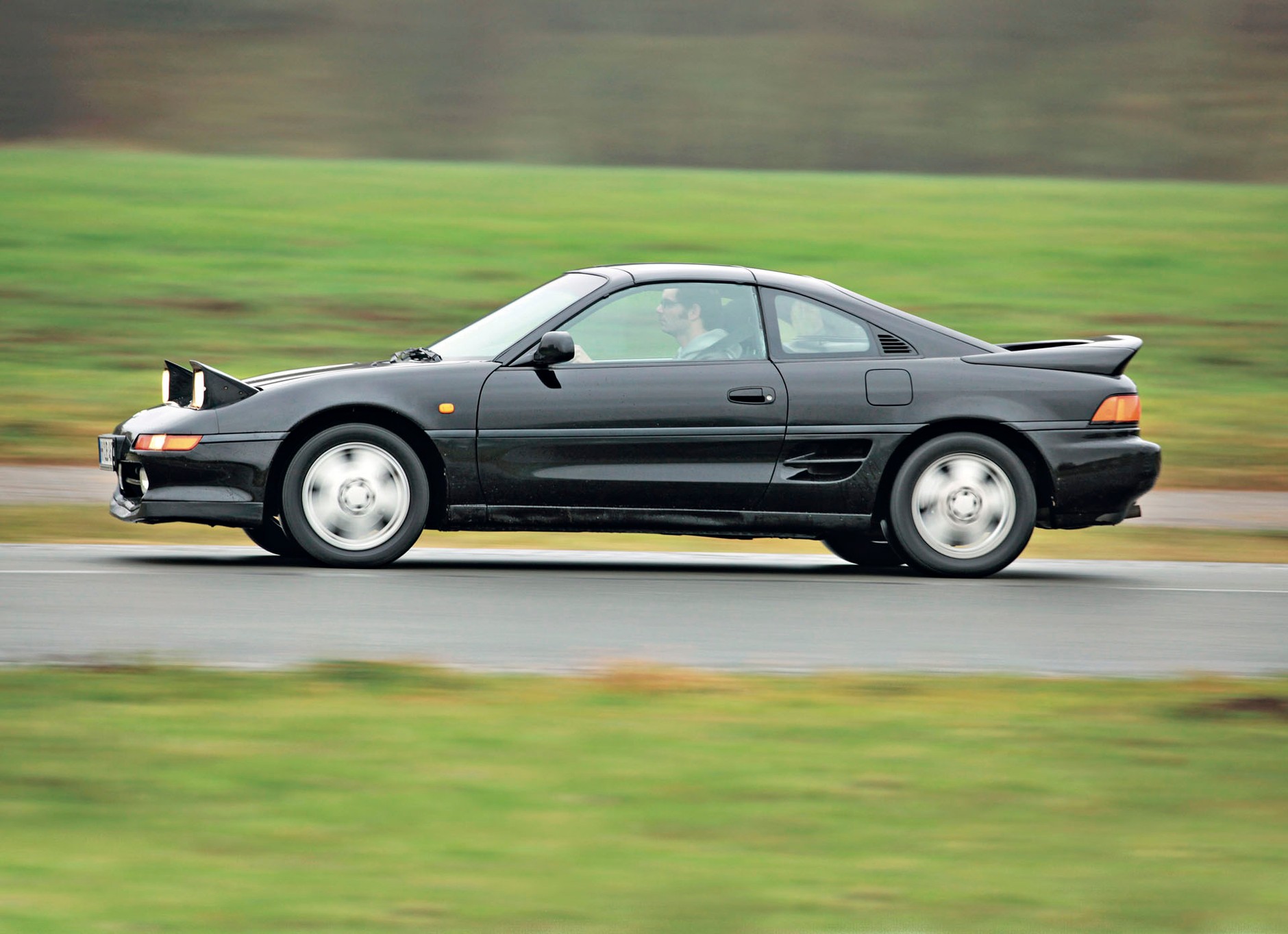 MR2 - Toyota nie musi być nudna