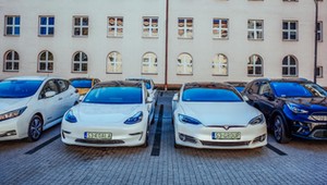 Zlot aut na prąd w Łodzi. Liczba uczestników zaskakuje [Galeria]