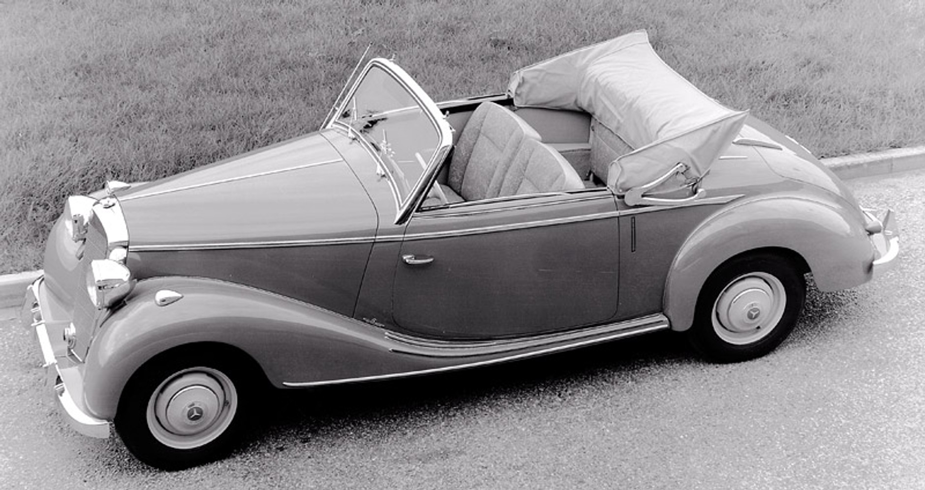 Mercedes-Benz E: historia gwiazdy klasy średniej wyższej (250 fotografii)